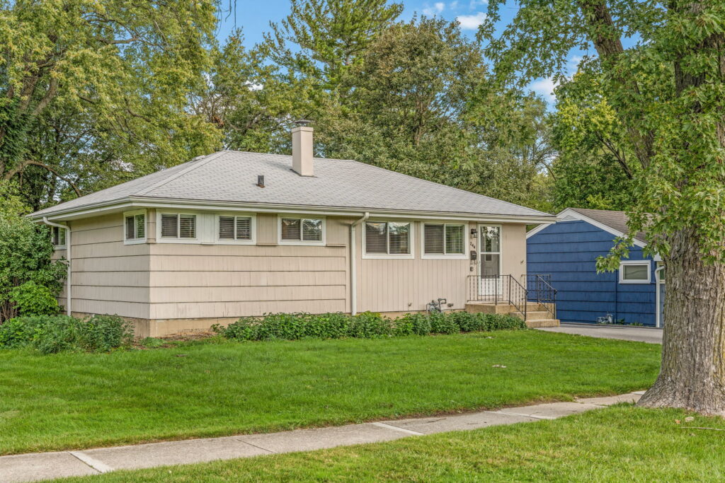 HOT NEW LISTING! 244 Lincoln Ave, Downers Grove 60515